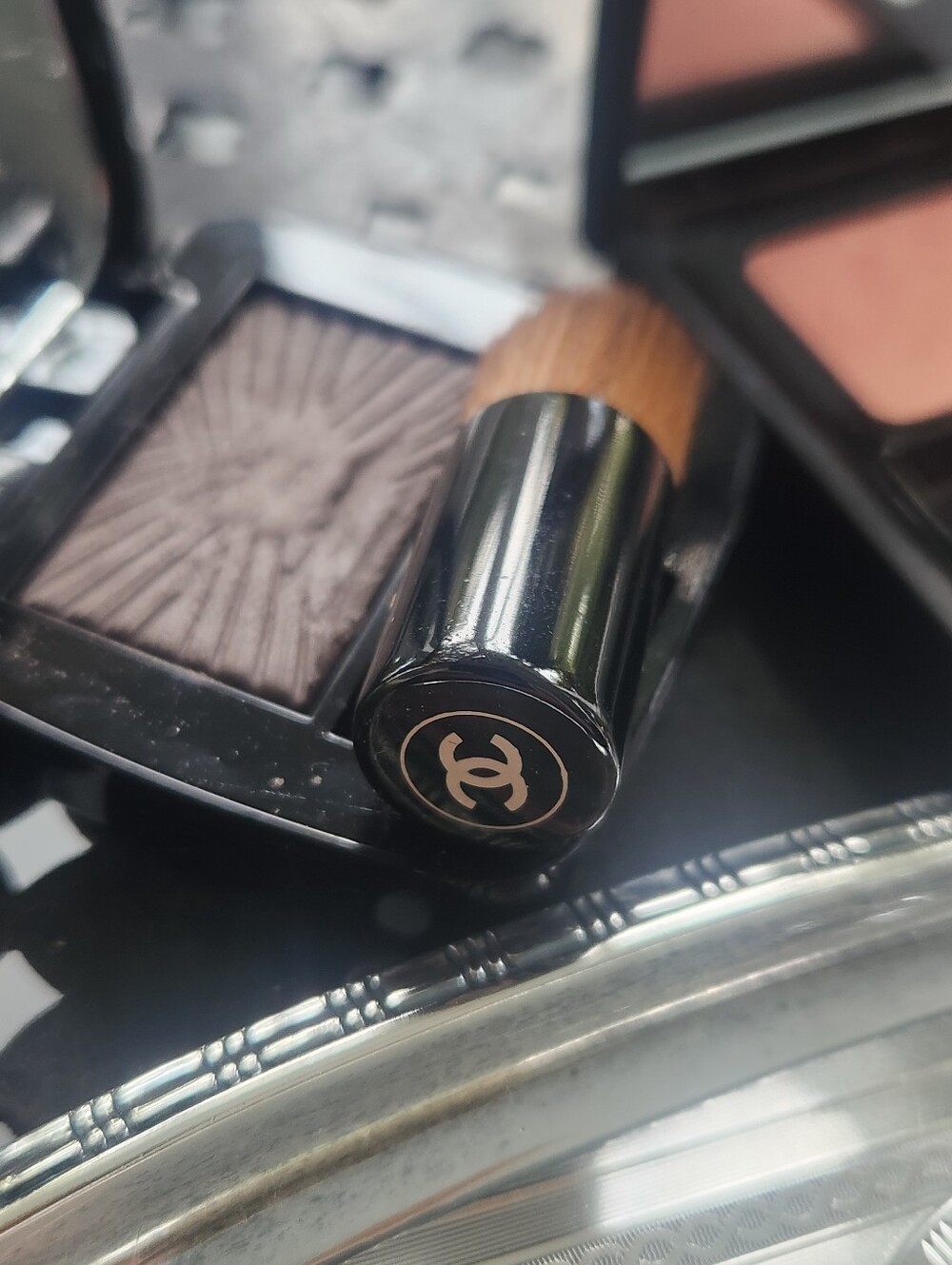 Chanel Mini Travel Brush with 2 Sisley Eyeshadows